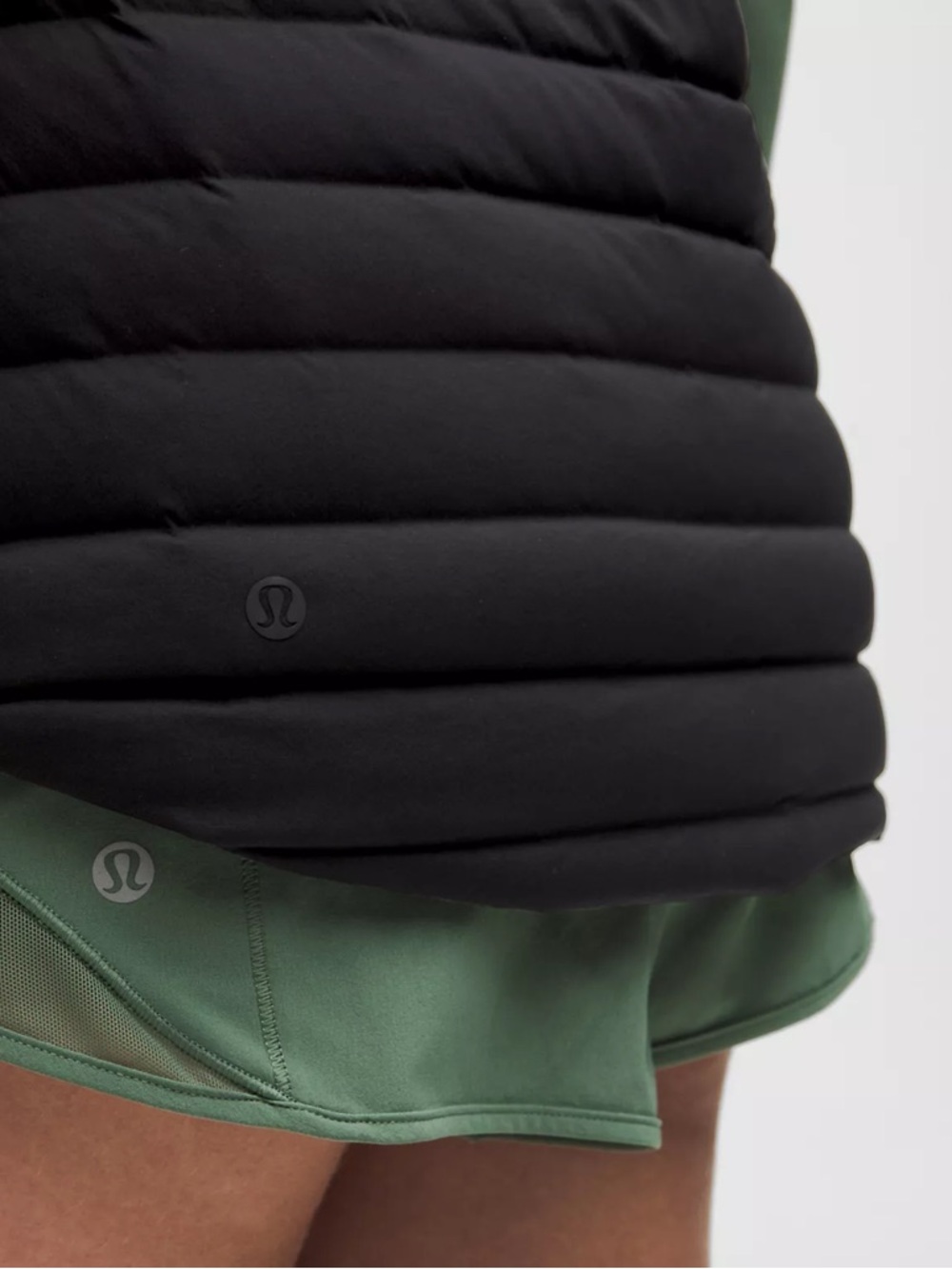 Lululemon size 6 Pack it Down Vest - Black - Windproof Waterproof 700-fill-power - Picture 4 of 16